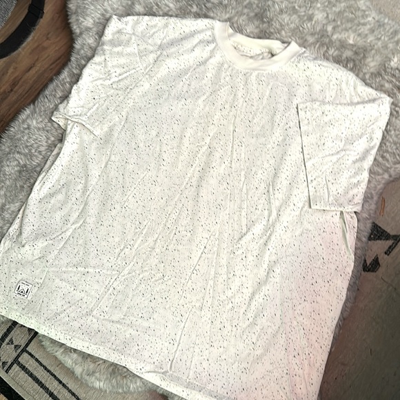 Nike Other - Men’s Nike SB loose fit T-shirt. Size XxL. In white with green dots.